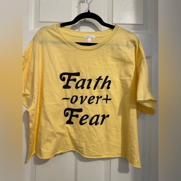 Abound Faith Over Fear short sleeve raw hems Yellow Graphic Tee oversized small - Picture 2 of 5